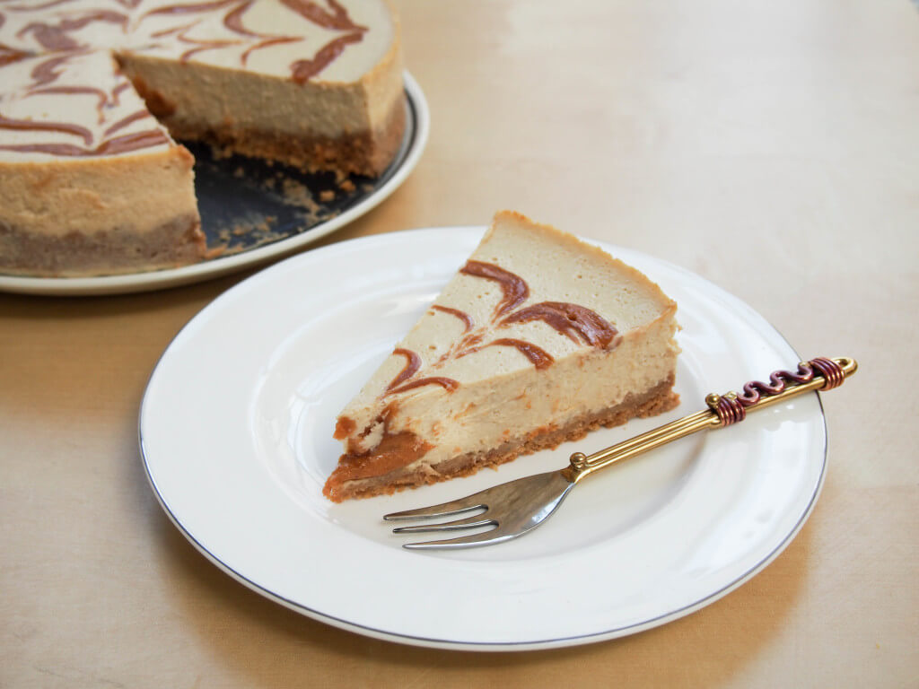 banana baked cheesecake with peanut butter swirls (that's healthy too!)