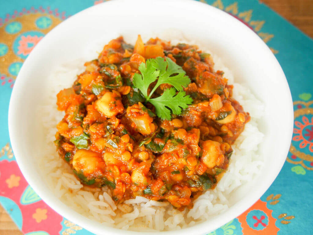 chickpea, lentil and spinach curry - a delicious, easy warming vegetarian curry