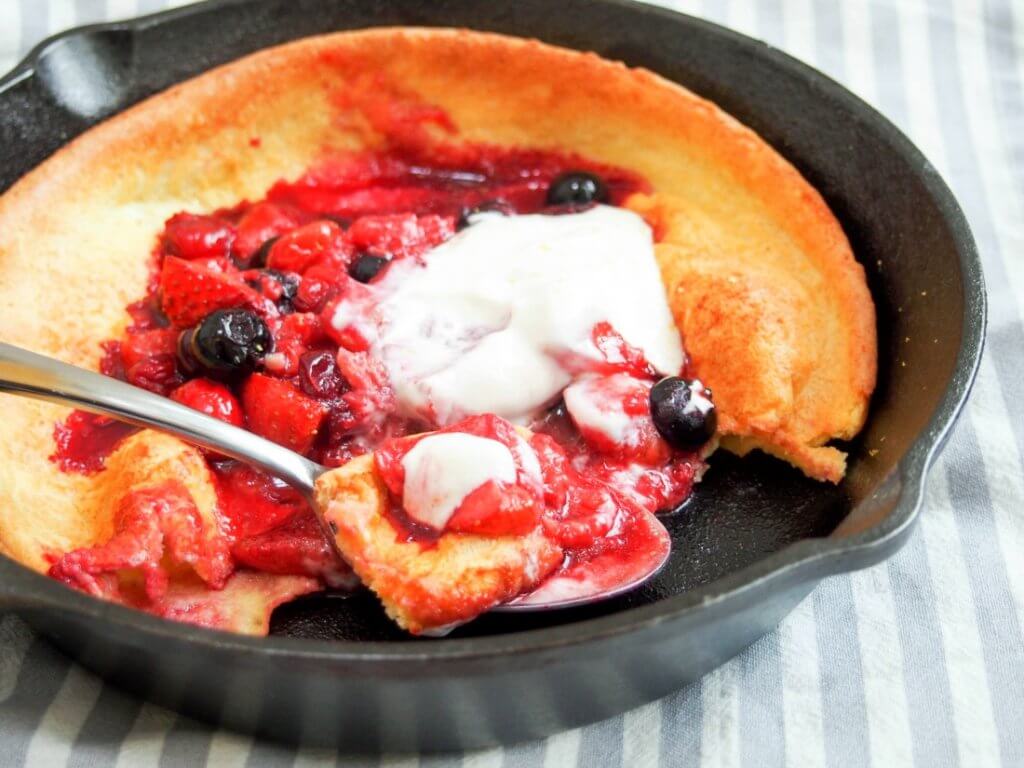 Individual Dutch baby pancake with berries and maple yogurt - Caroline ...
