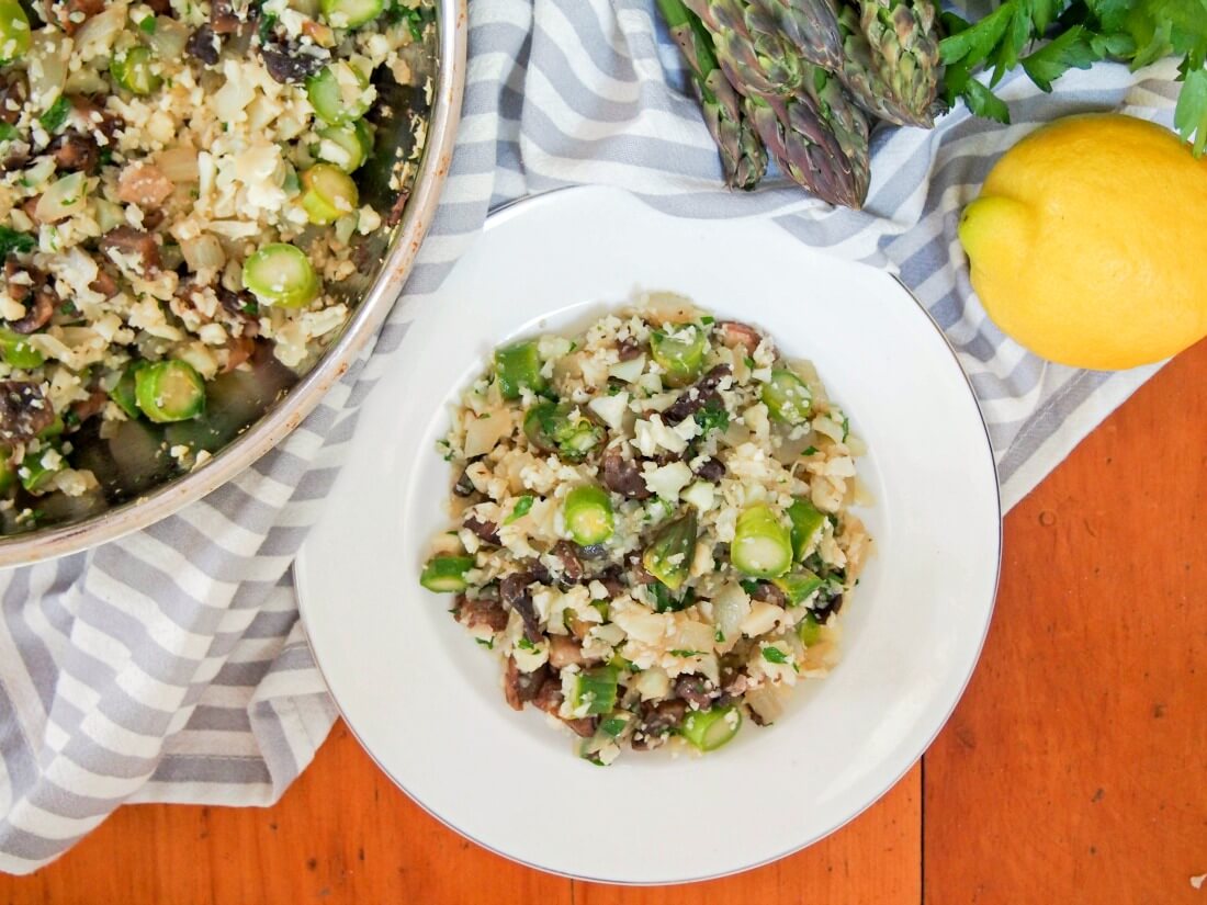 cauliflower rice with asparagus and mushrooms - vegan, low carb