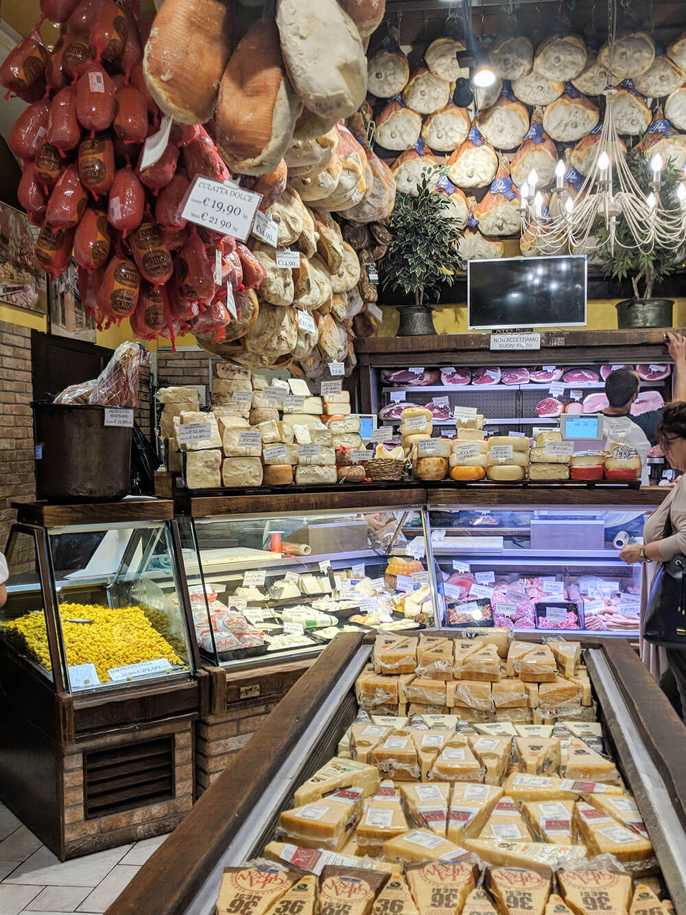 cibo a Bologna - gastronomia del vecchio mercato