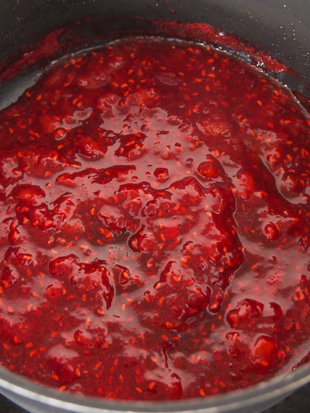 thickened jam in pan, ready to put in jars
