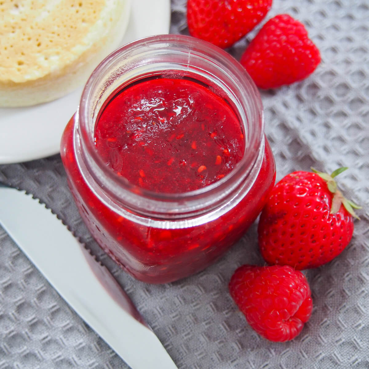 Strawberry raspberry jam - Caroline's Cooking