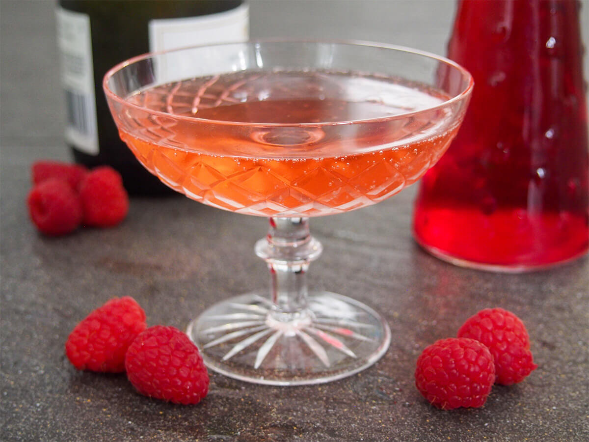 Kir Imperial - raspberry champagne cocktail - Caroline&amp;#39;s Cooking