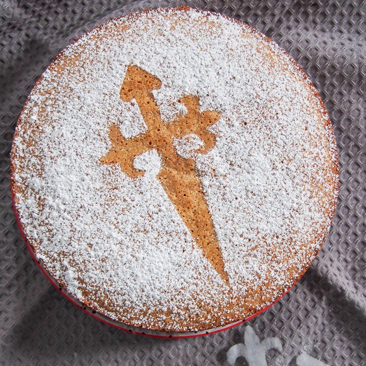 Tarta de Santiago (Spanish almond cake) - Caroline's Cooking