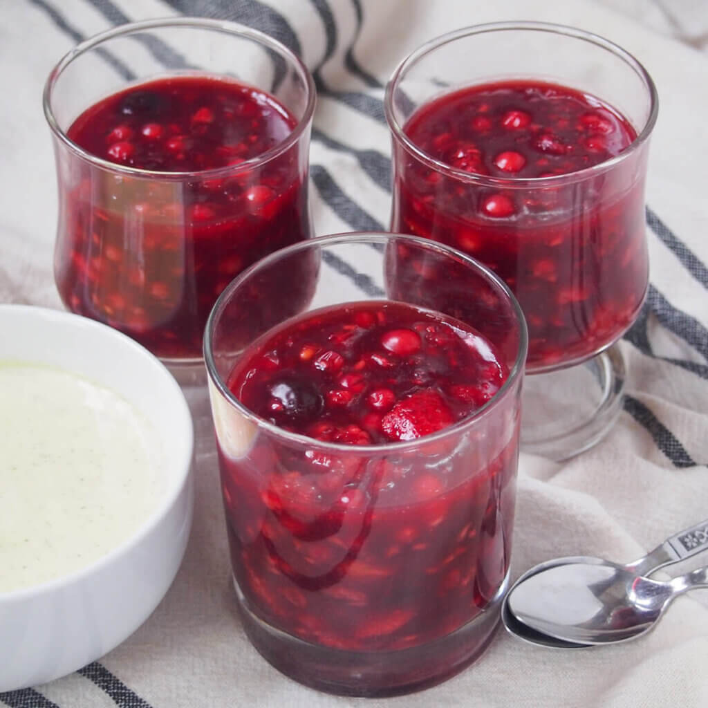 Rote Grütze (red berry pudding) - Caroline's Cooking Rote Grütze (red berry pudding) - Caroline's Cooking