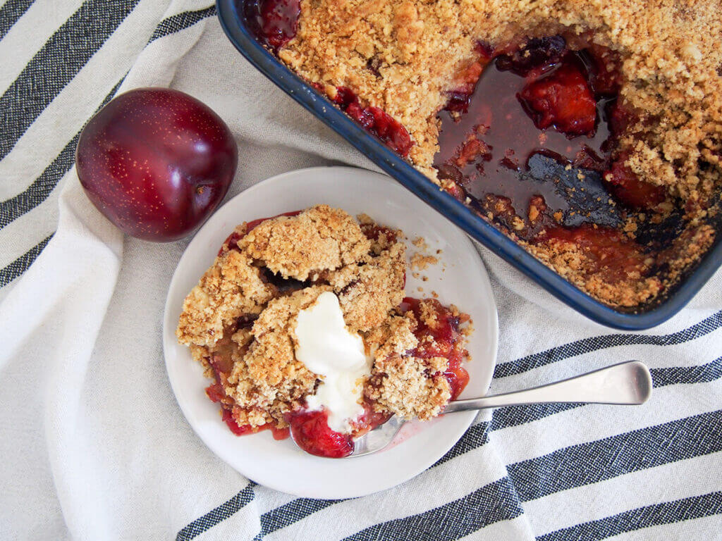 Plum crumble - Caroline's Cooking