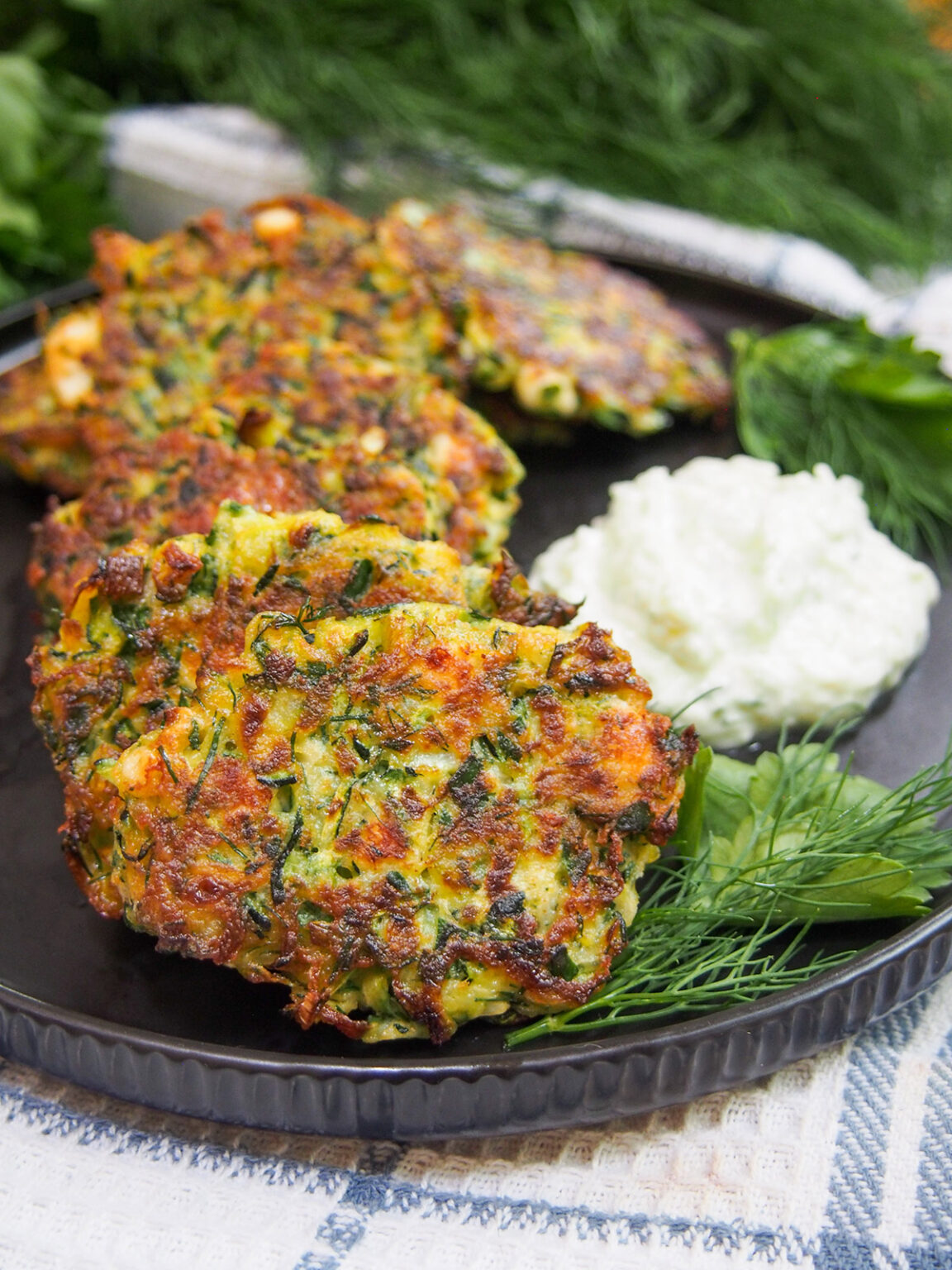 Greek zucchini fritters (kolokithokeftedes) Caroline's Cooking