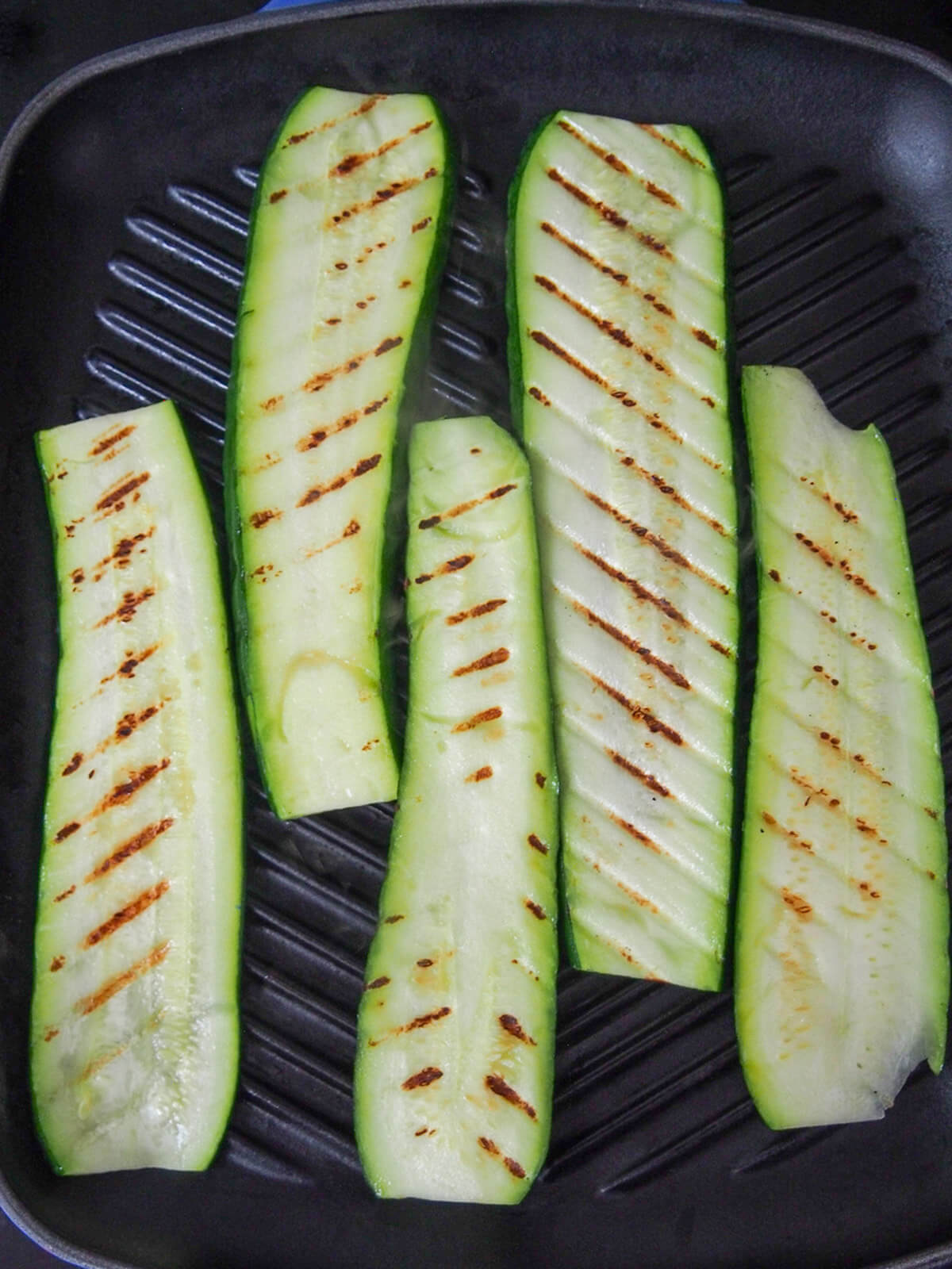 grilling long slices of zucchini