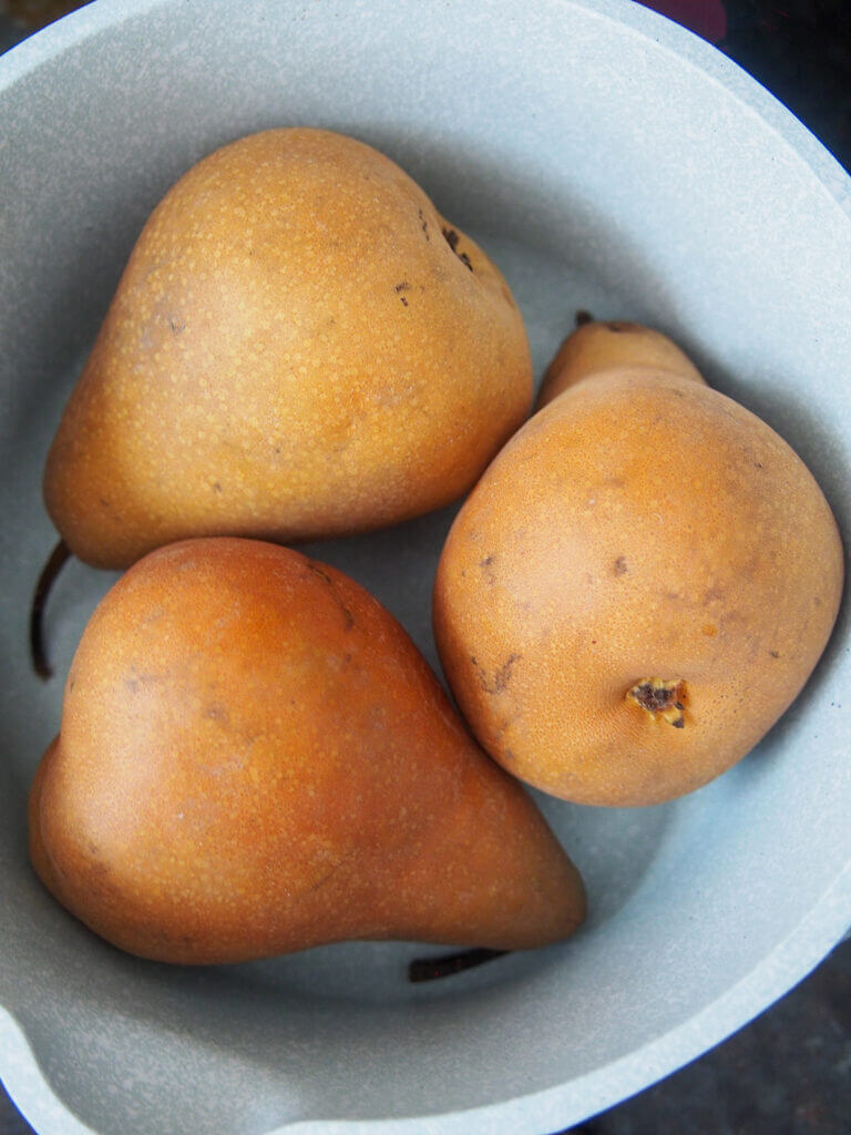 Poires belle Hélène - poached pears with chocolate sauce - Caroline's ...