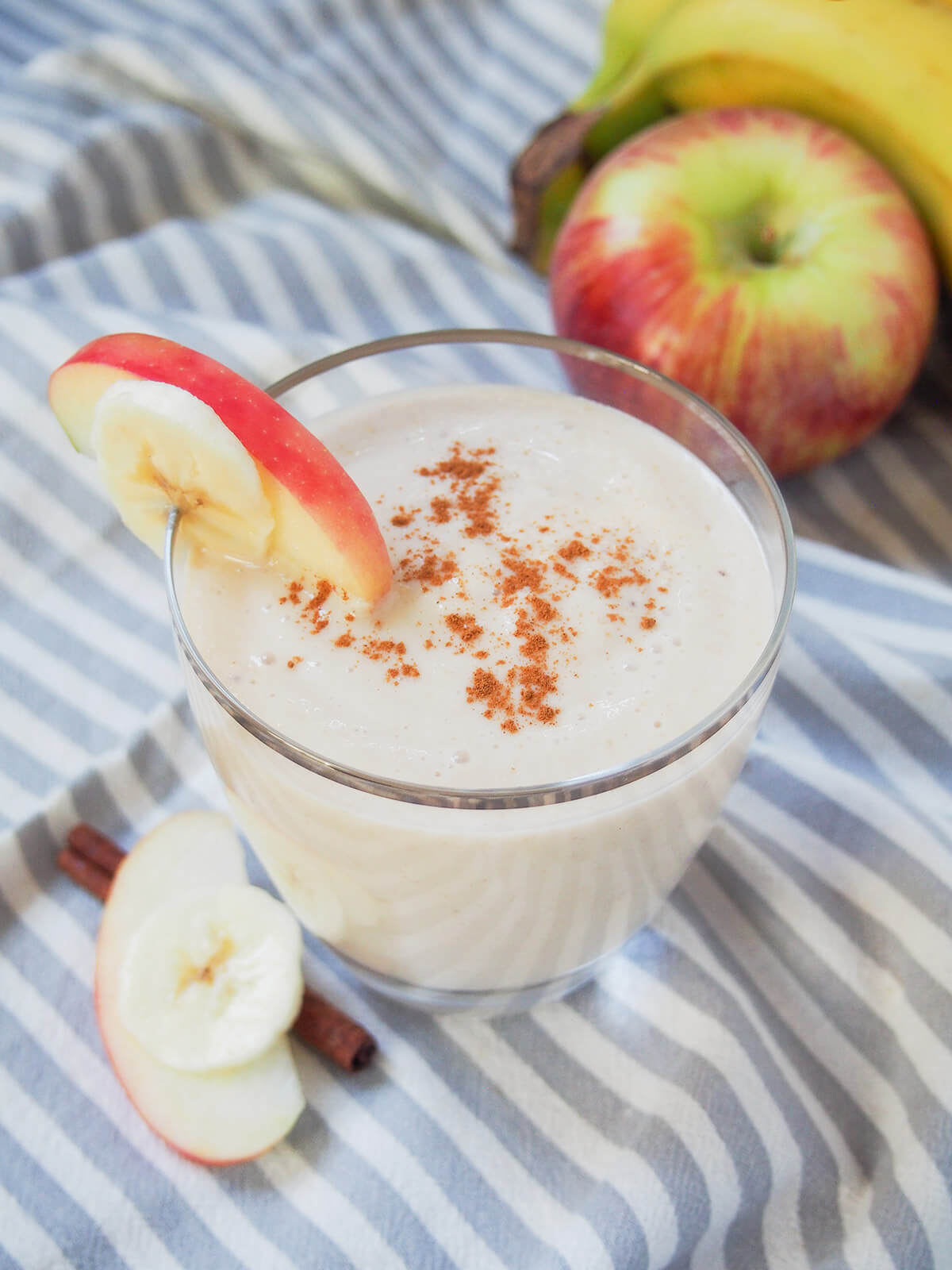 https://www.carolinescooking.com/wp-content/uploads/2023/10/apple-banana-smoothie-picture.jpg