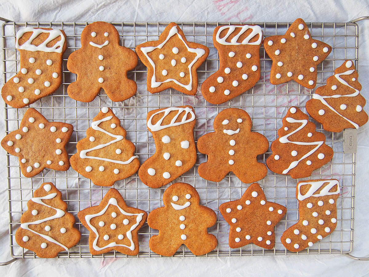 rows of pepparkakor Swedish ginger thins on a cooling rack.