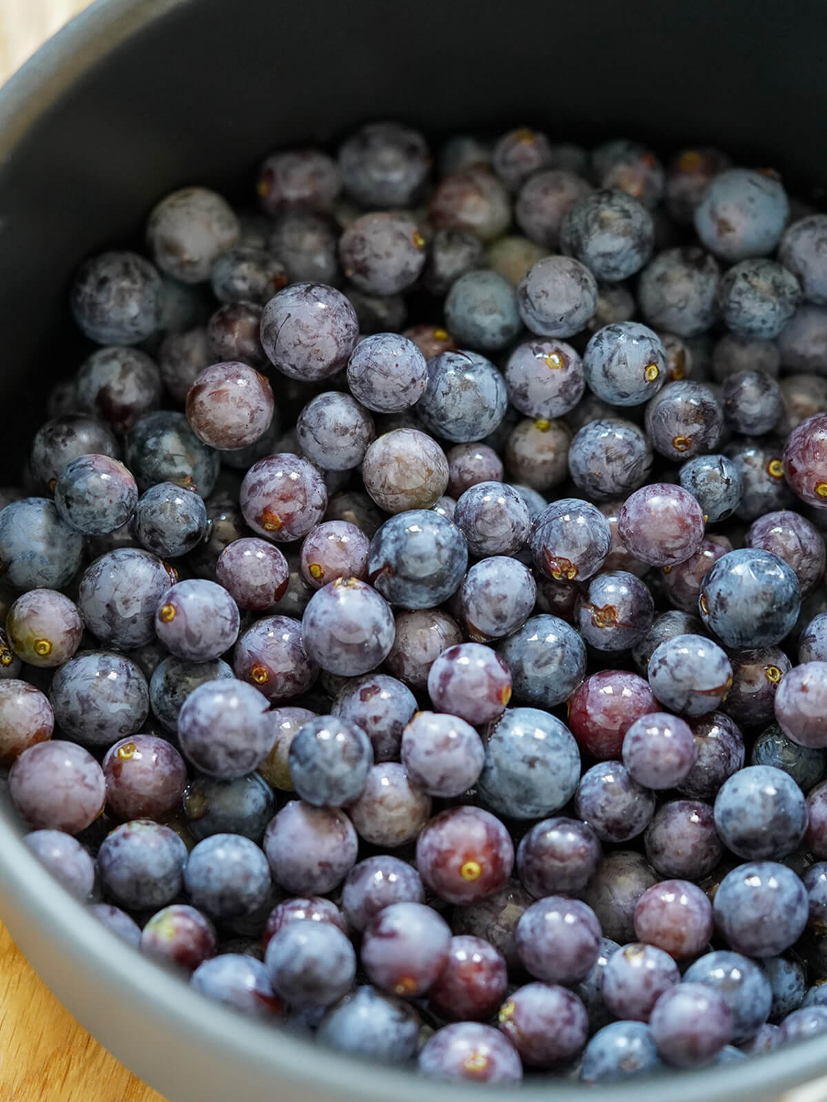 concord grapes in pan.