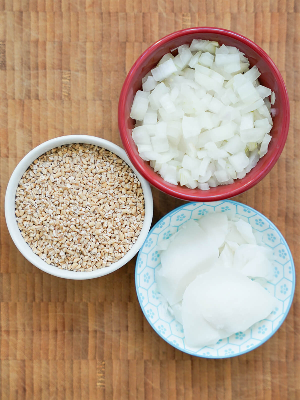 bowls of steel cut oats/pinhead oatmeal, chopped onion and pieces of suet/tallow.
