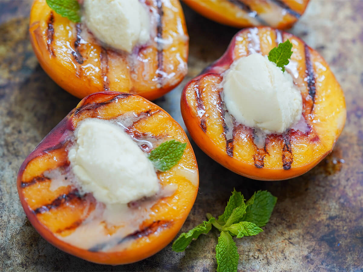 grilled peaches with mascarpone with mint sprig to side