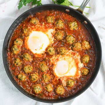 Kefta tagine Moroccan meatballs from overhead.