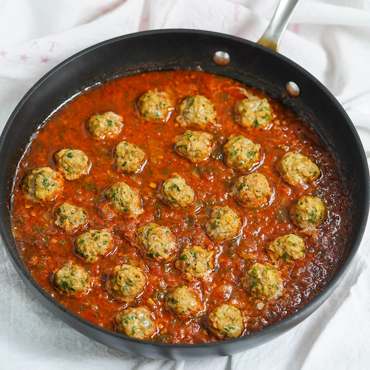 Moroccan meatballs in sauce without egg.