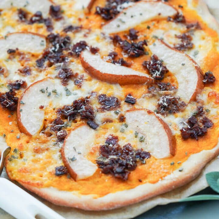 close view of butternut squash pizza.
